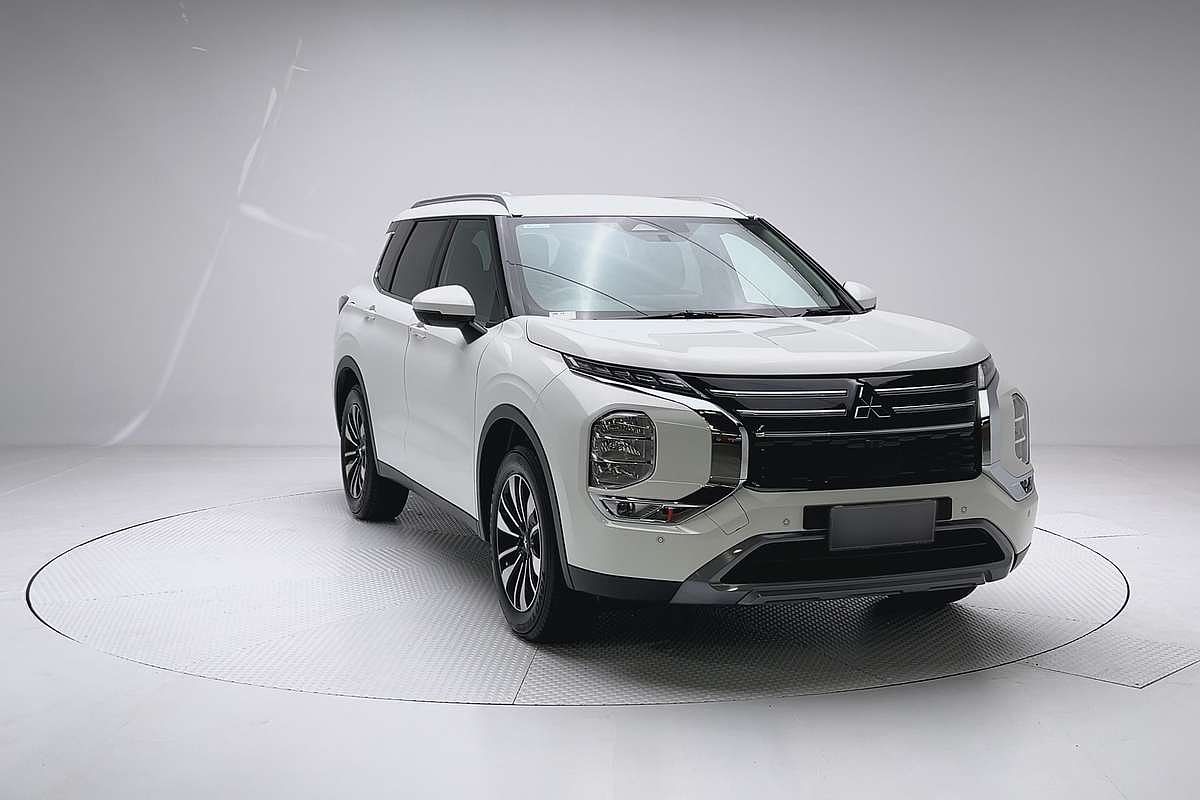 2025 Mitsubishi Outlander LS ZM