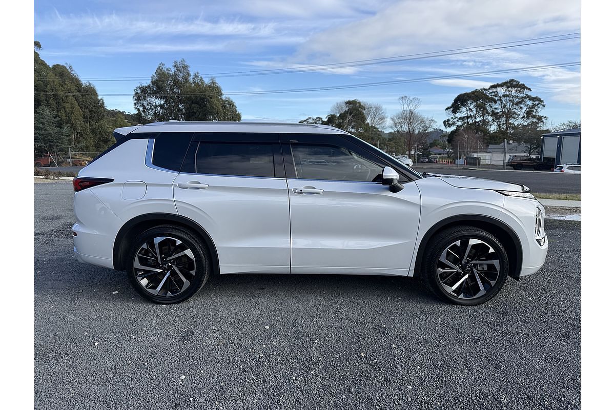 2023 Mitsubishi Outlander Exceed ZM