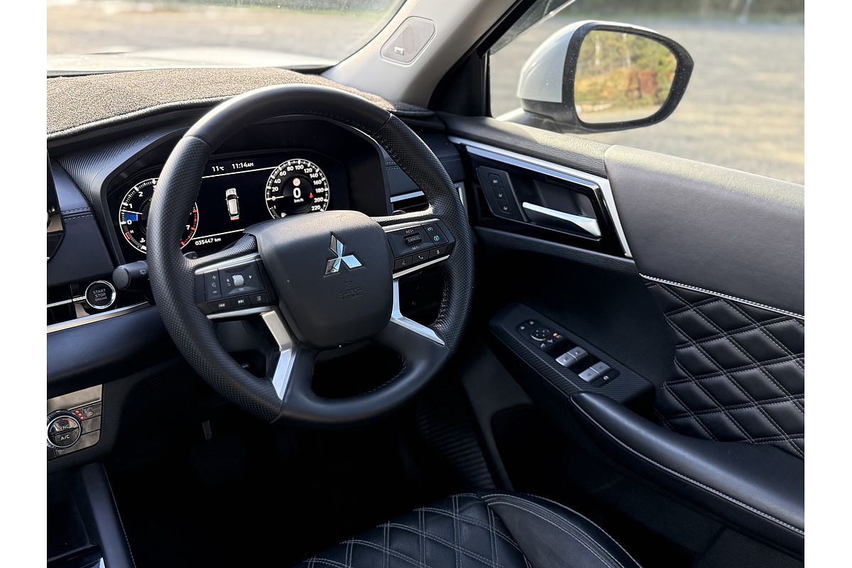 2023 Mitsubishi Outlander Exceed ZM