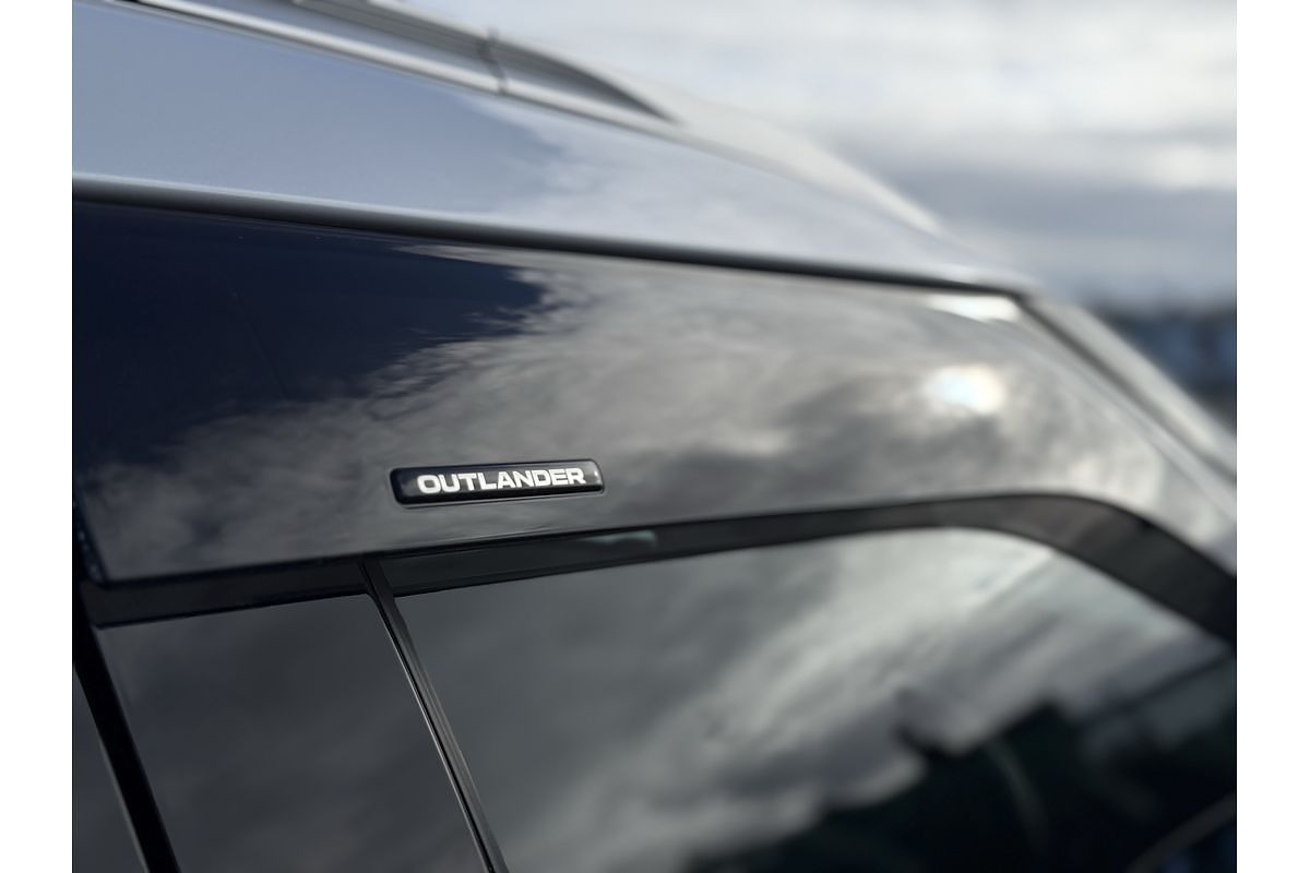 2023 Mitsubishi Outlander Exceed ZM