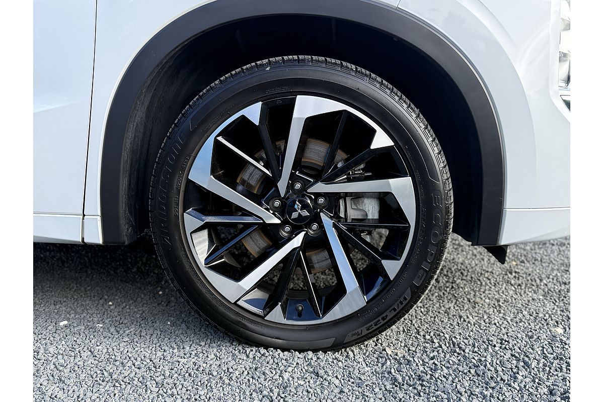 2023 Mitsubishi Outlander Exceed ZM
