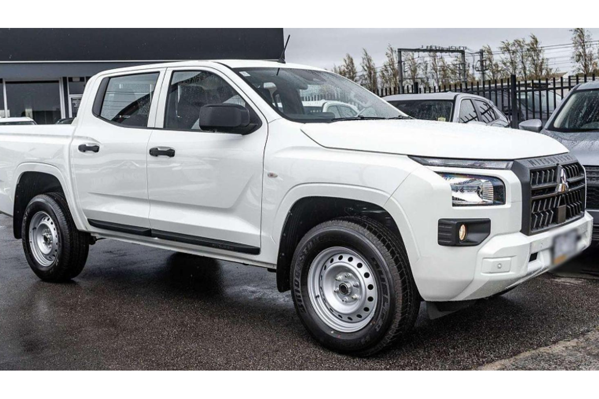 2025 Mitsubishi Triton GLX MV 4X4