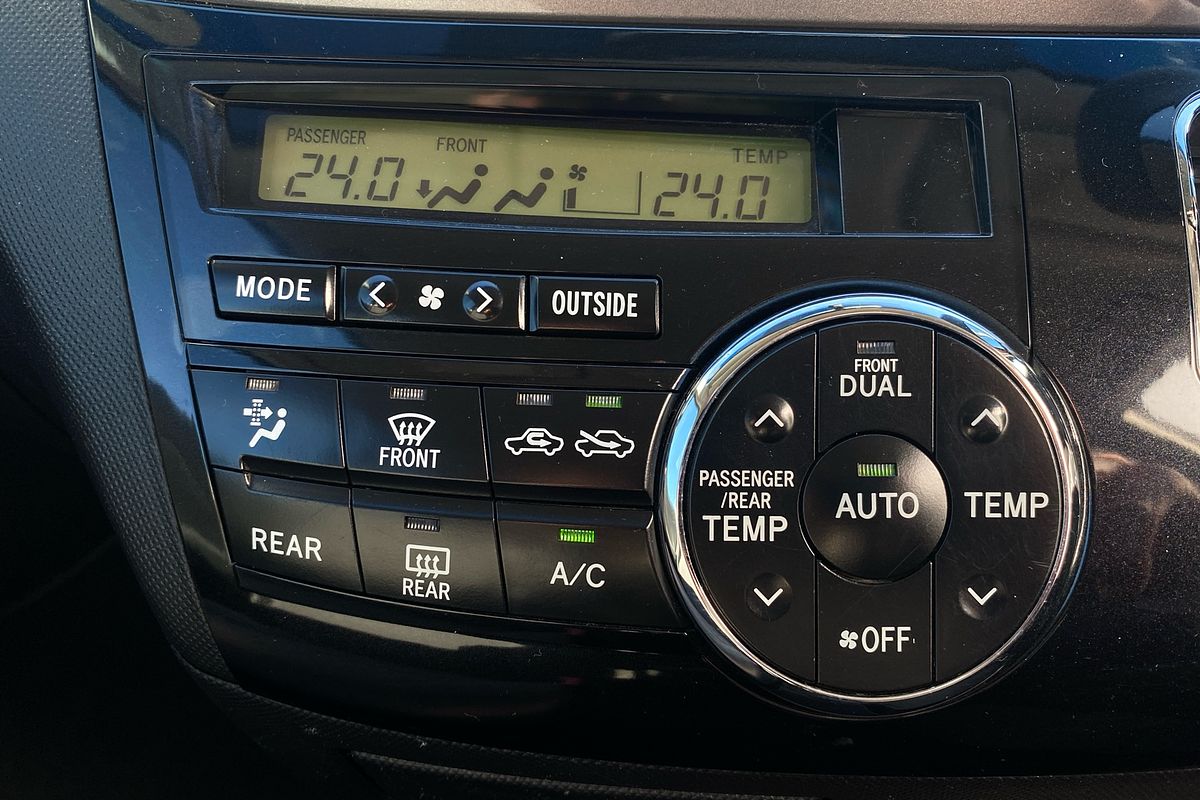 2015 Toyota Tarago GLi ACR50R