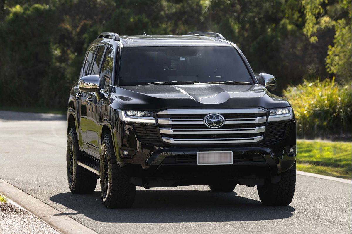 2023 Toyota Landcruiser Sahara FJA300R