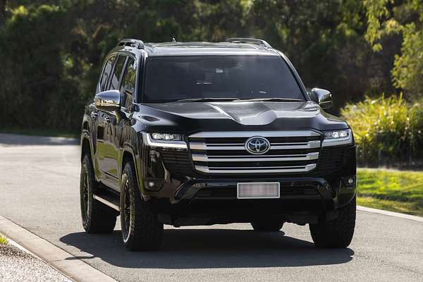 2023 Toyota Landcruiser Sahara FJA300R
