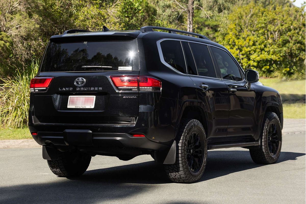 2023 Toyota Landcruiser Sahara FJA300R