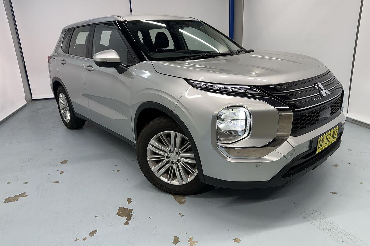 2023 Mitsubishi Outlander ES ZM