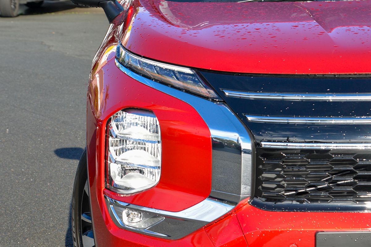 2025 Mitsubishi Outlander LS ZM