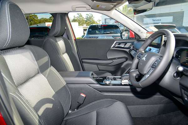2025 Mitsubishi Outlander LS ZM thumb-9