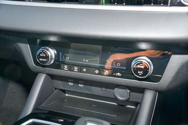 2025 Mitsubishi Outlander LS ZM thumb-13