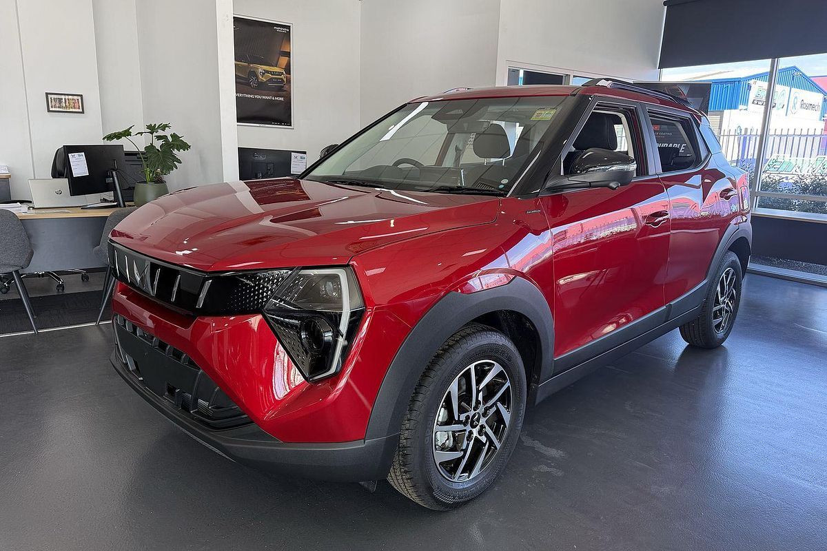 2025 Mahindra XUV3XO AX5L