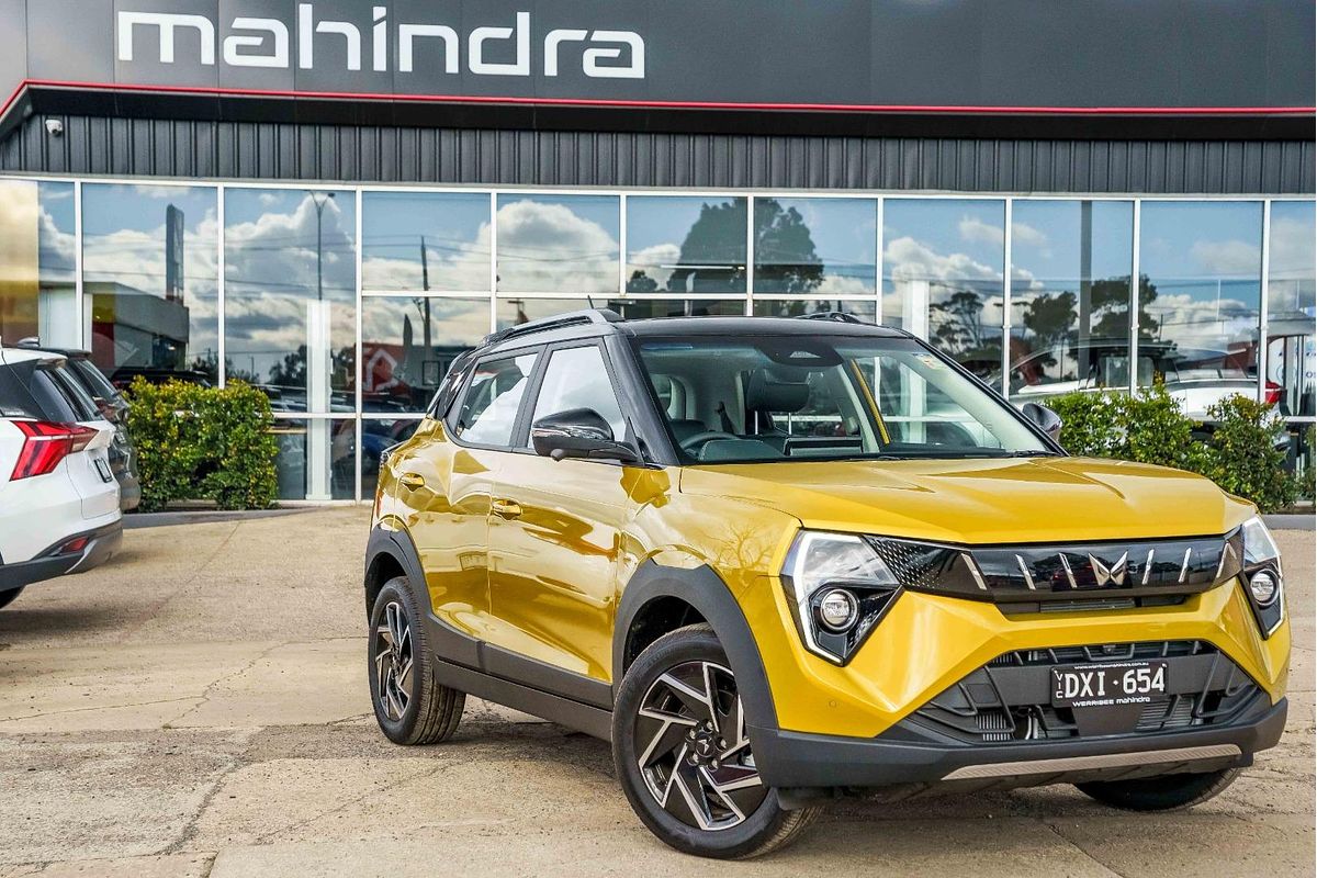 2025 Mahindra XUV3XO AX7L
