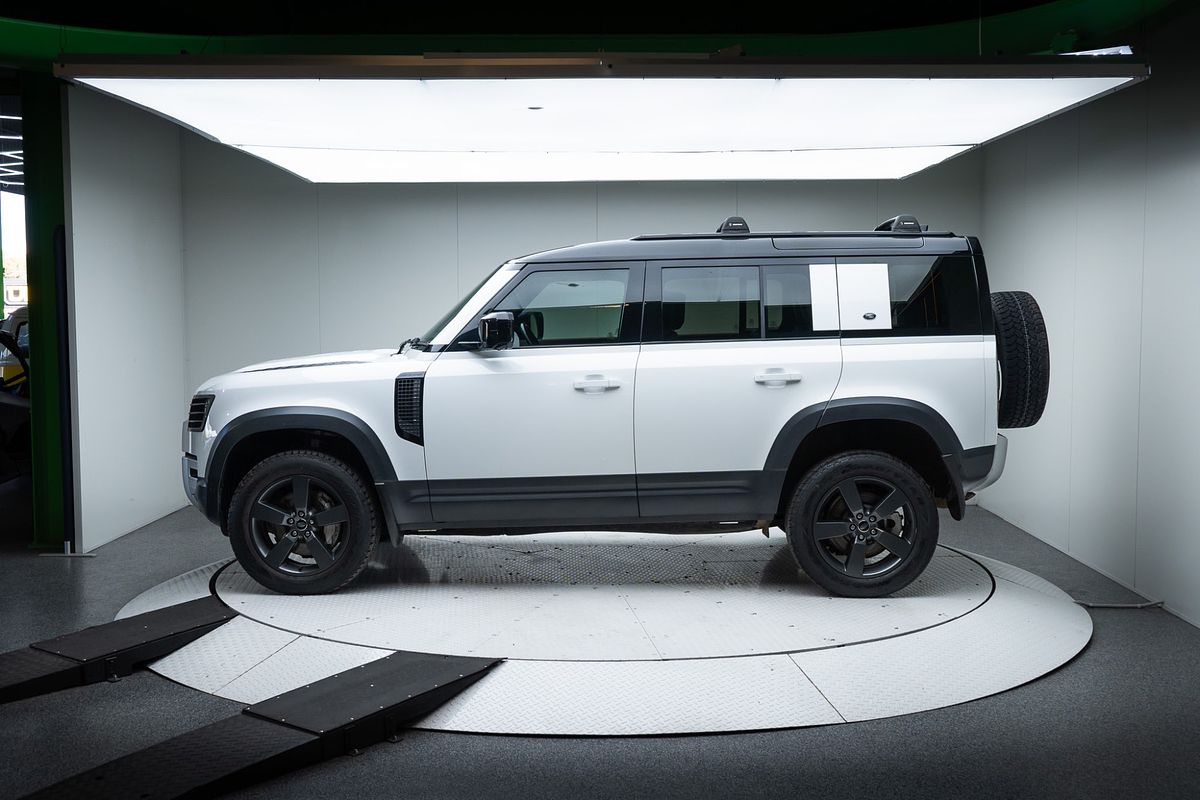 2021 Land Rover Defender 110 P400 HSE L663