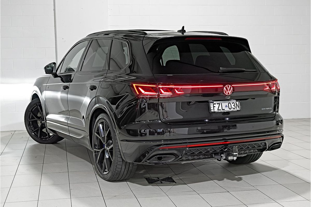 2025 Volkswagen Touareg R RC
