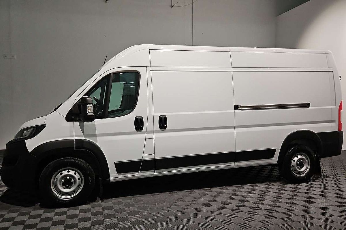 2025 Fiat Ducato Series 9 LWB Mid Roof image 35