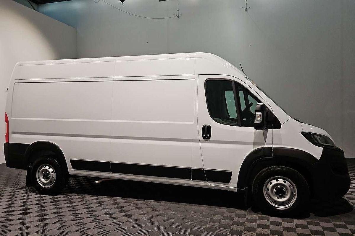2025 Fiat Ducato Series 9 LWB Mid Roof image 40