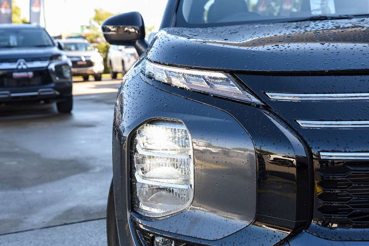 2025 Mitsubishi Outlander LS ZM