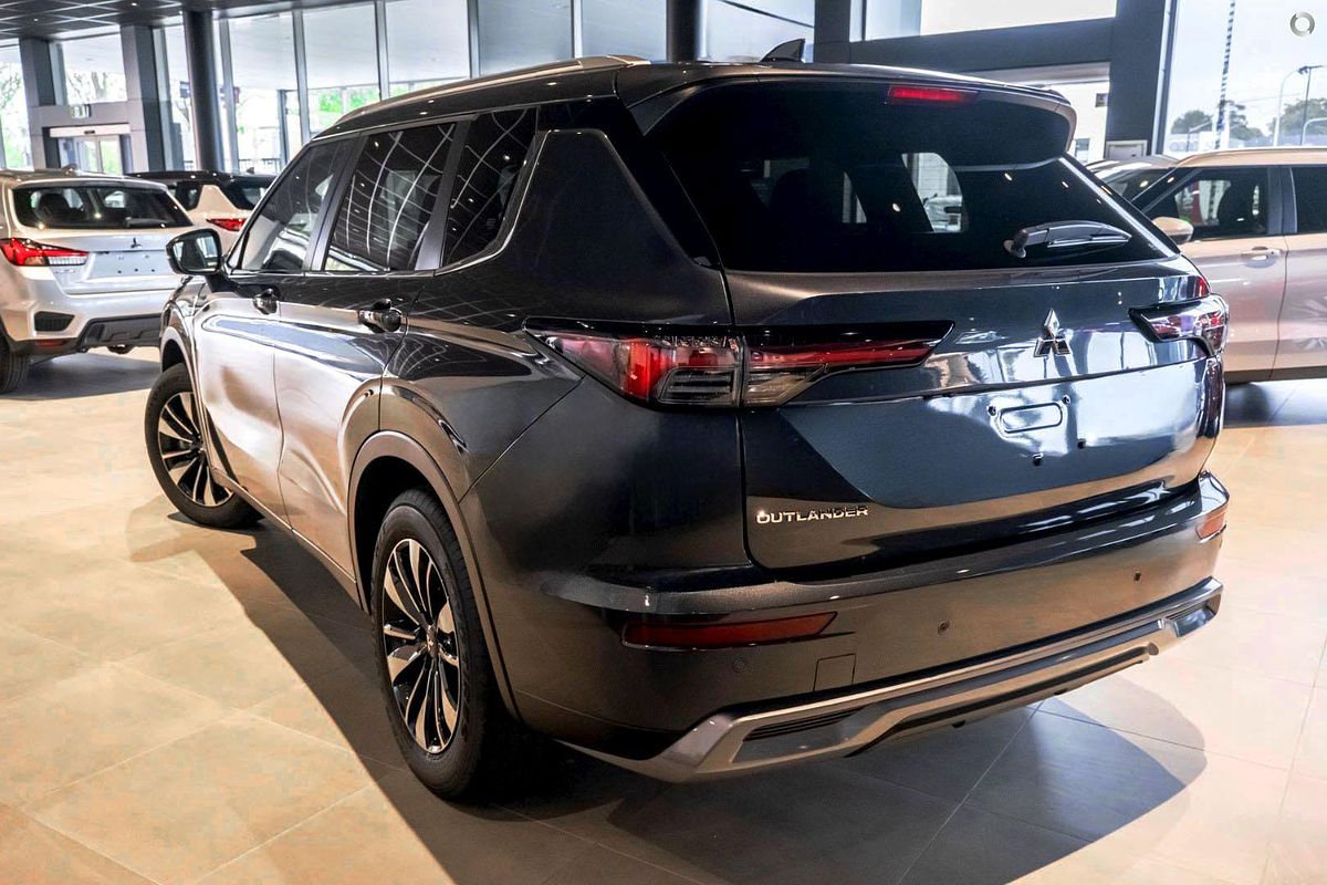 2025 Mitsubishi Outlander LS ZM