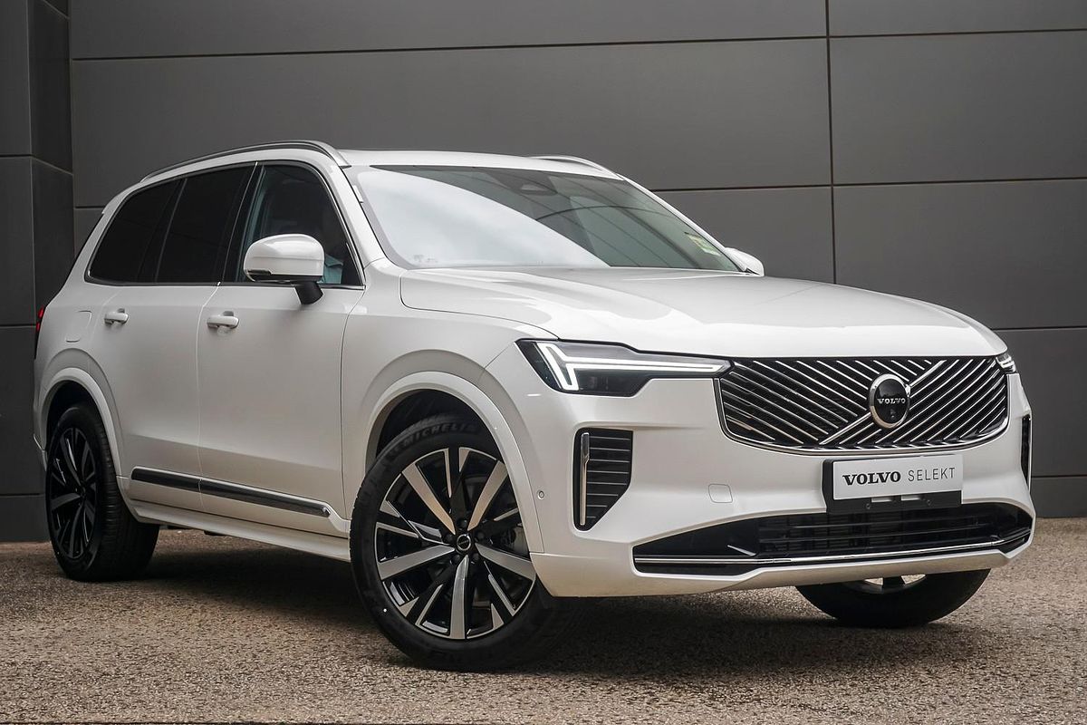 2025 Volvo XC90 Plus B5 Bright