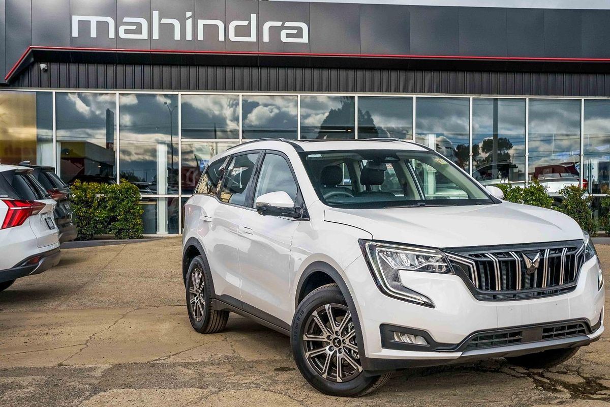 2025 Mahindra XUV700