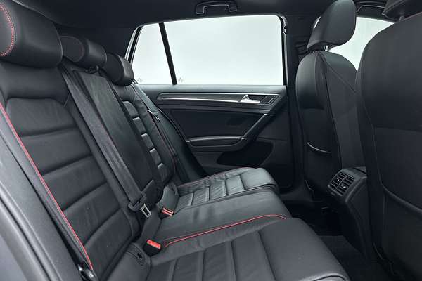 2020 Volkswagen Golf GTI 7.5 thumb-11