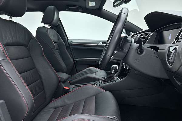 2020 Volkswagen Golf GTI 7.5 thumb-12