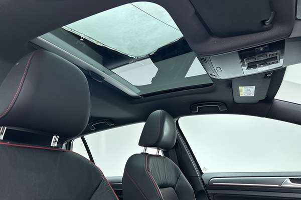 2020 Volkswagen Golf GTI 7.5 thumb-17