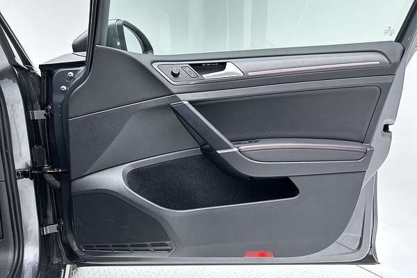 2020 Volkswagen Golf GTI 7.5 thumb-18