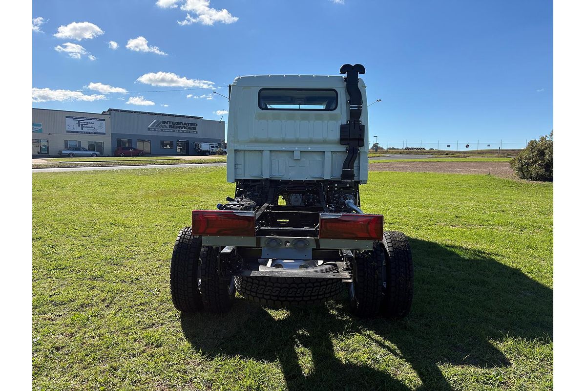 2026 Fuso Canter 4x4 image 4
