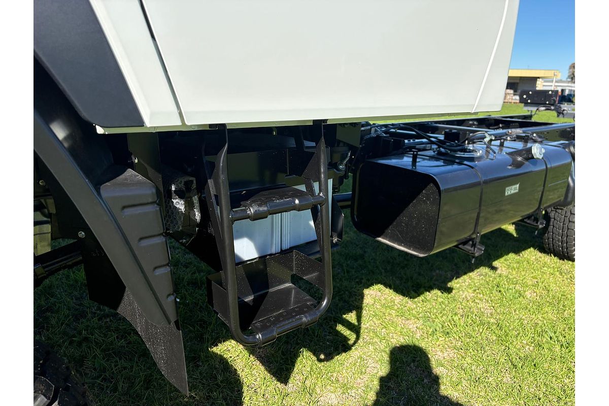 2026 Fuso Canter 4x4 image 8