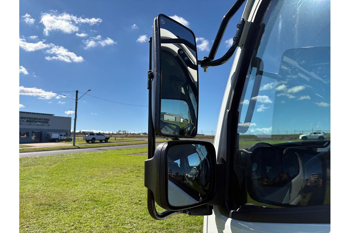 2026 Fuso Canter 4x4 image 9