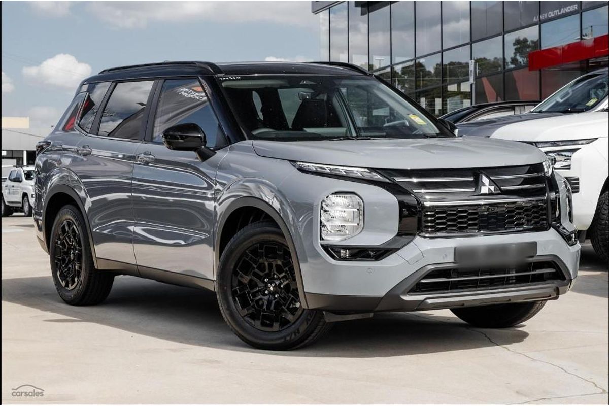 2025 Mitsubishi Outlander LS ZM