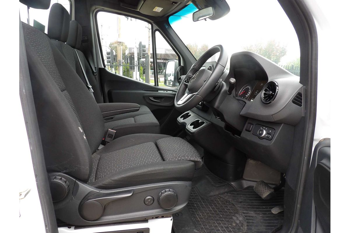 2024 Mercedes-Benz Sprinter 517CDI VS30 Rear Wheel Drive MWB image 12