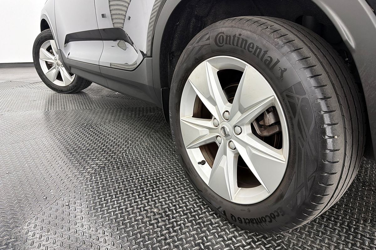 2023 Volvo XC40 Ultimate B4 Bright