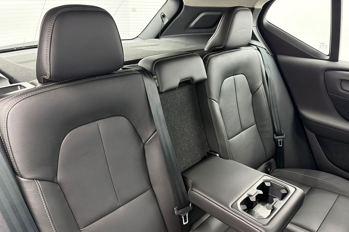 2023 Volvo XC40 Ultimate B4 Bright