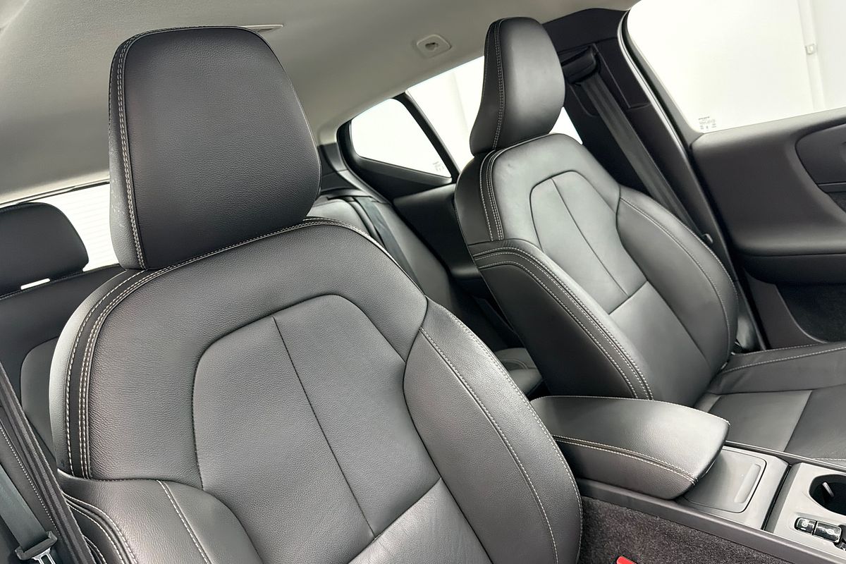 2023 Volvo XC40 Ultimate B4 Bright