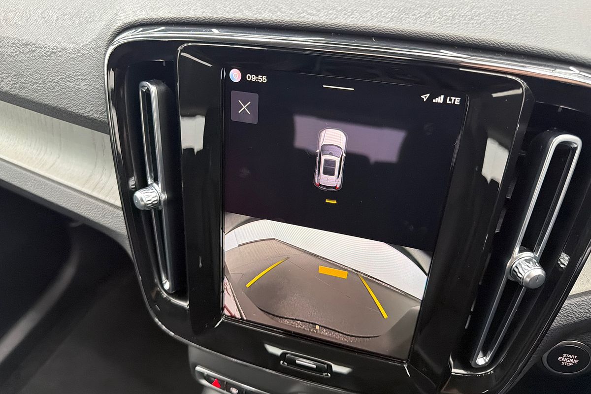 2023 Volvo XC40 Ultimate B4 Bright