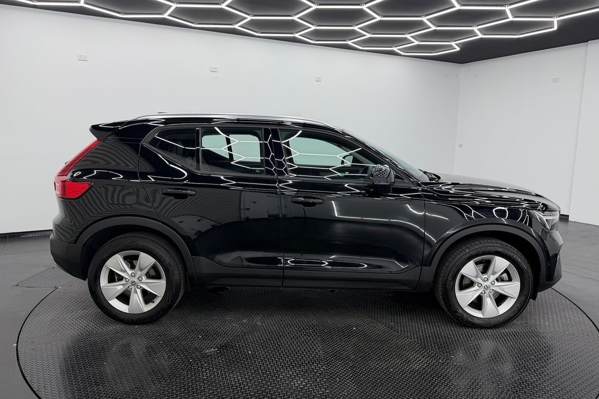 2023 Volvo XC40 Ultimate B4 Bright