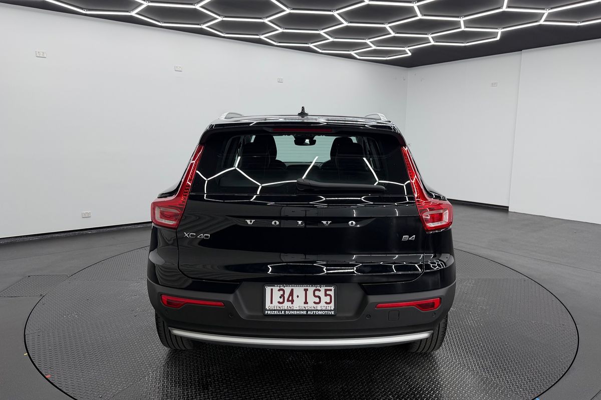 2023 Volvo XC40 Ultimate B4 Bright