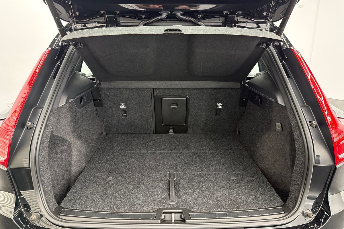 2023 Volvo XC40 Ultimate B4 Bright