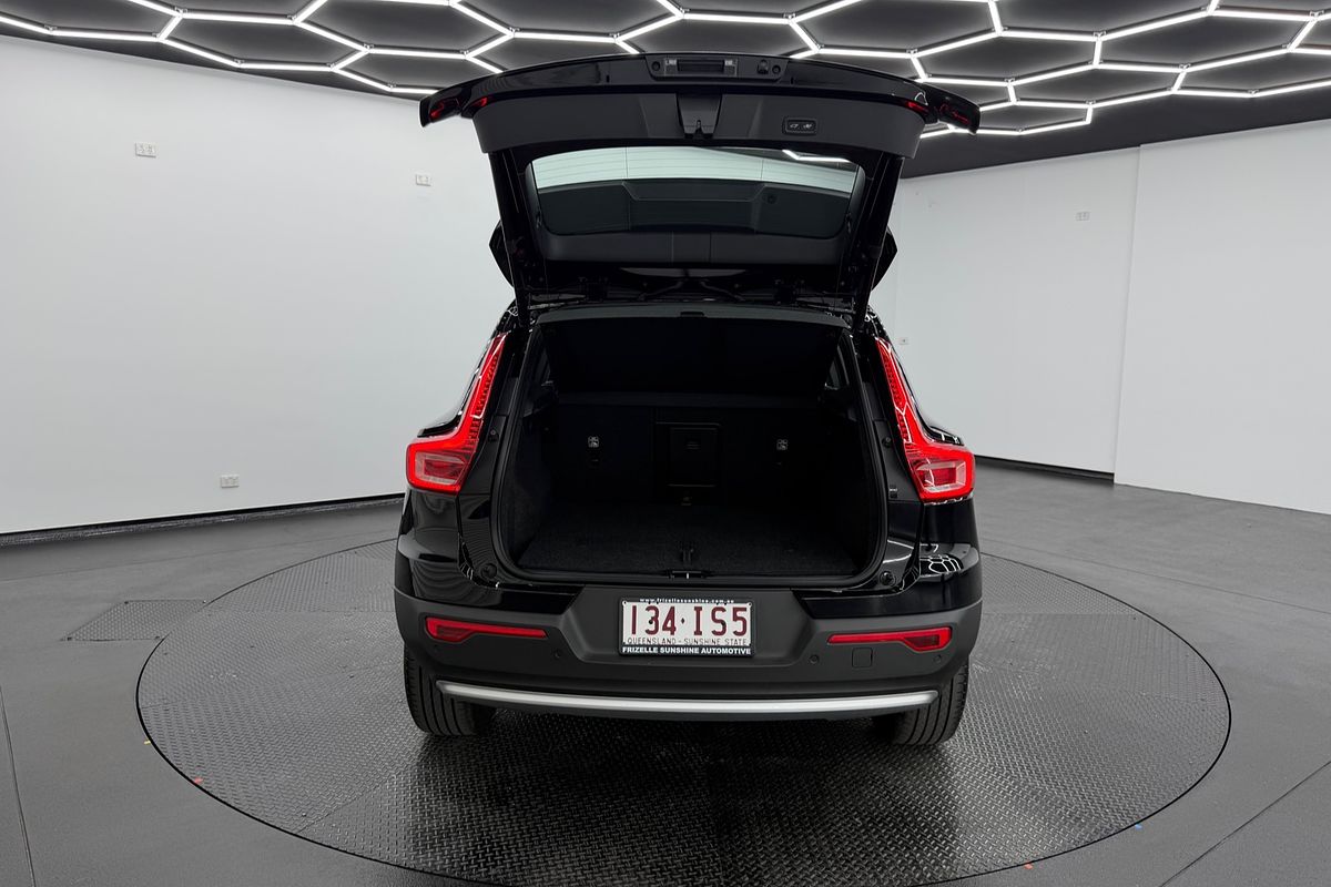2023 Volvo XC40 Ultimate B4 Bright