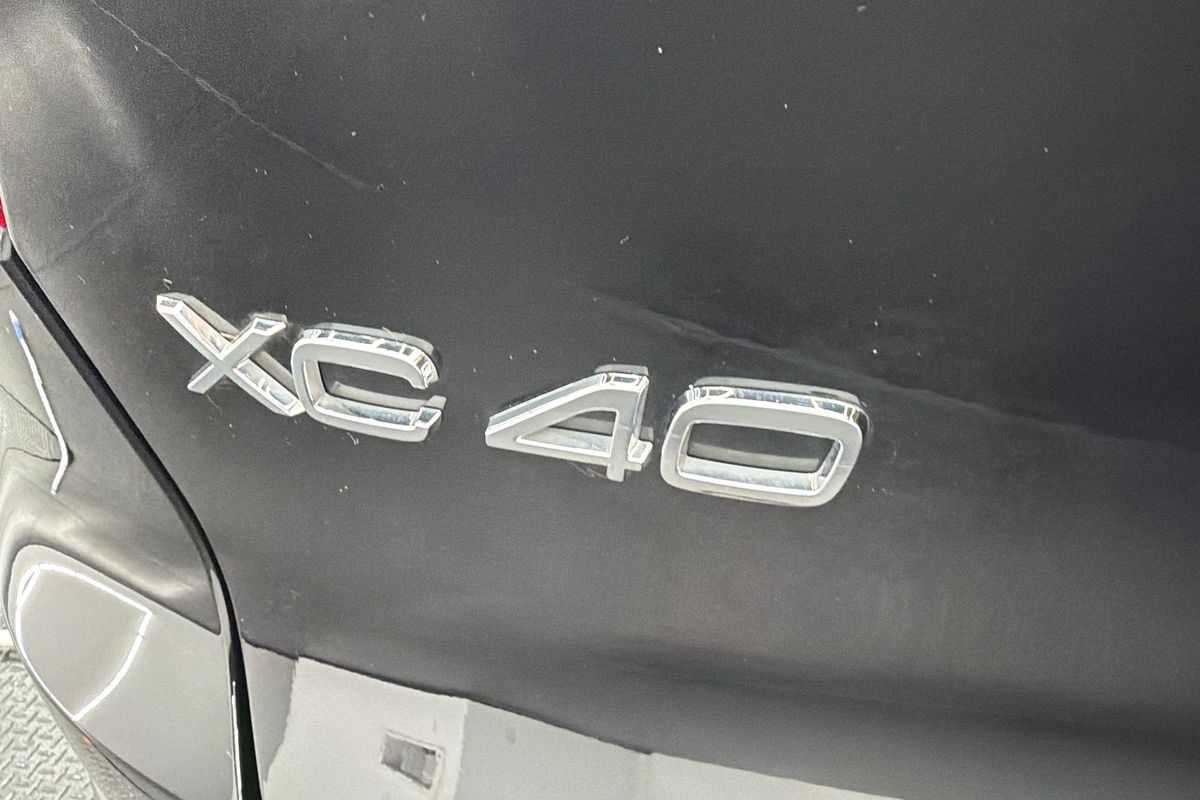 2023 Volvo XC40 Ultimate B4 Bright