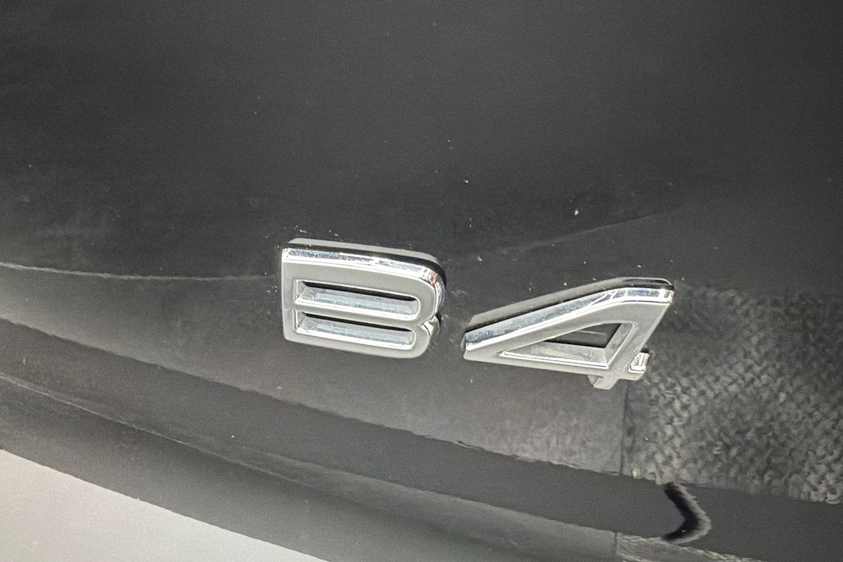 2023 Volvo XC40 Ultimate B4 Bright