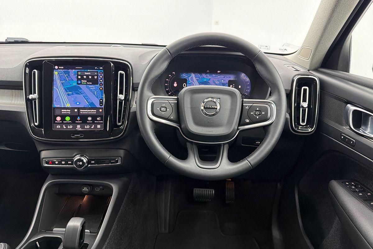 2023 Volvo XC40 Ultimate B4 Bright