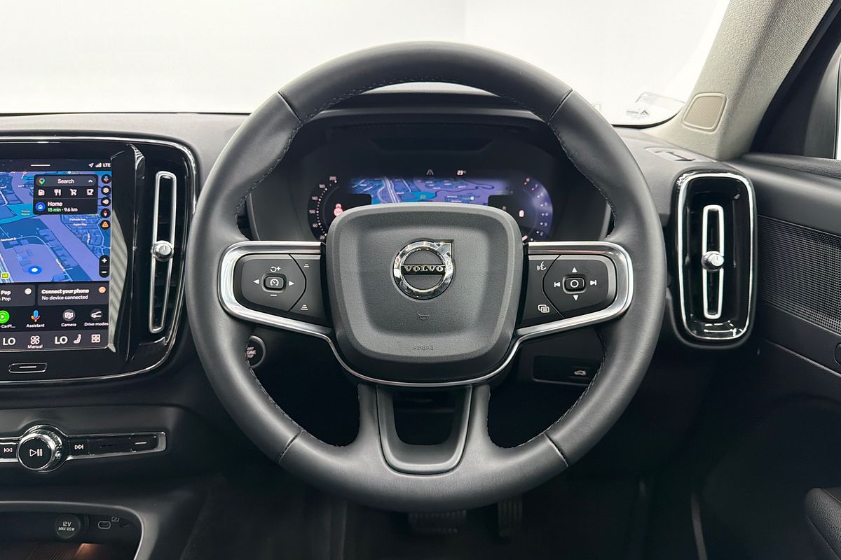 2023 Volvo XC40 Ultimate B4 Bright