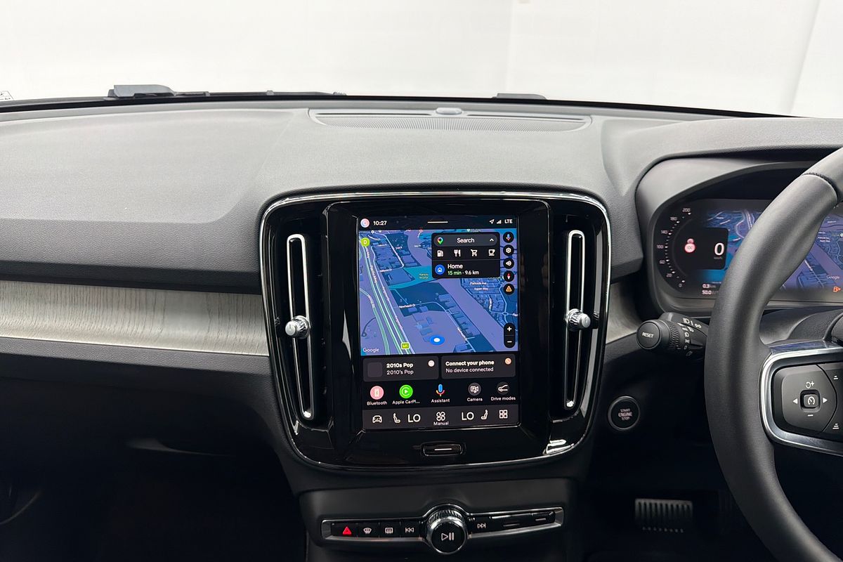 2023 Volvo XC40 Ultimate B4 Bright