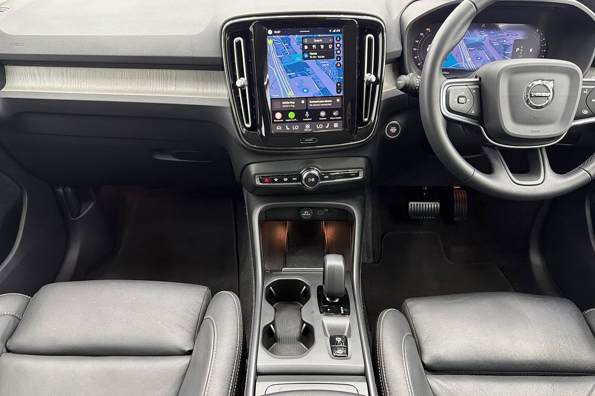 2023 Volvo XC40 Ultimate B4 Bright