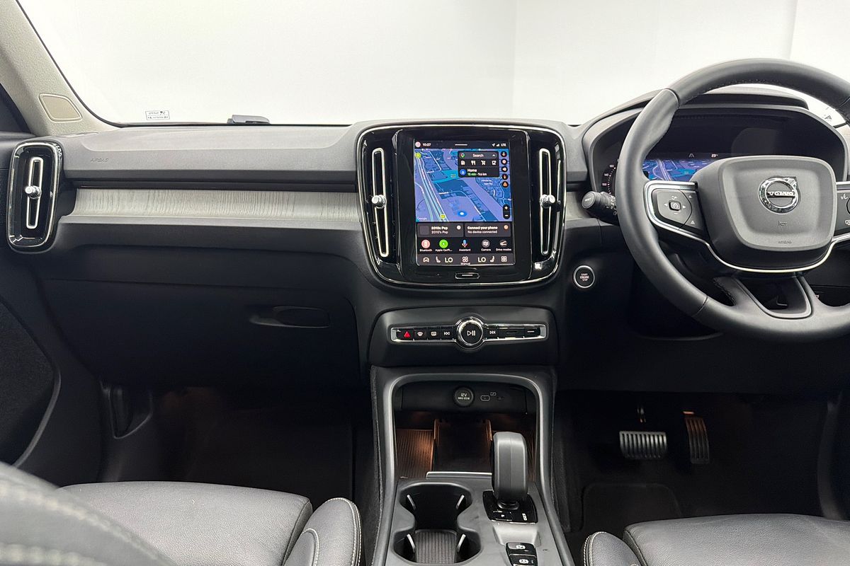 2023 Volvo XC40 Ultimate B4 Bright