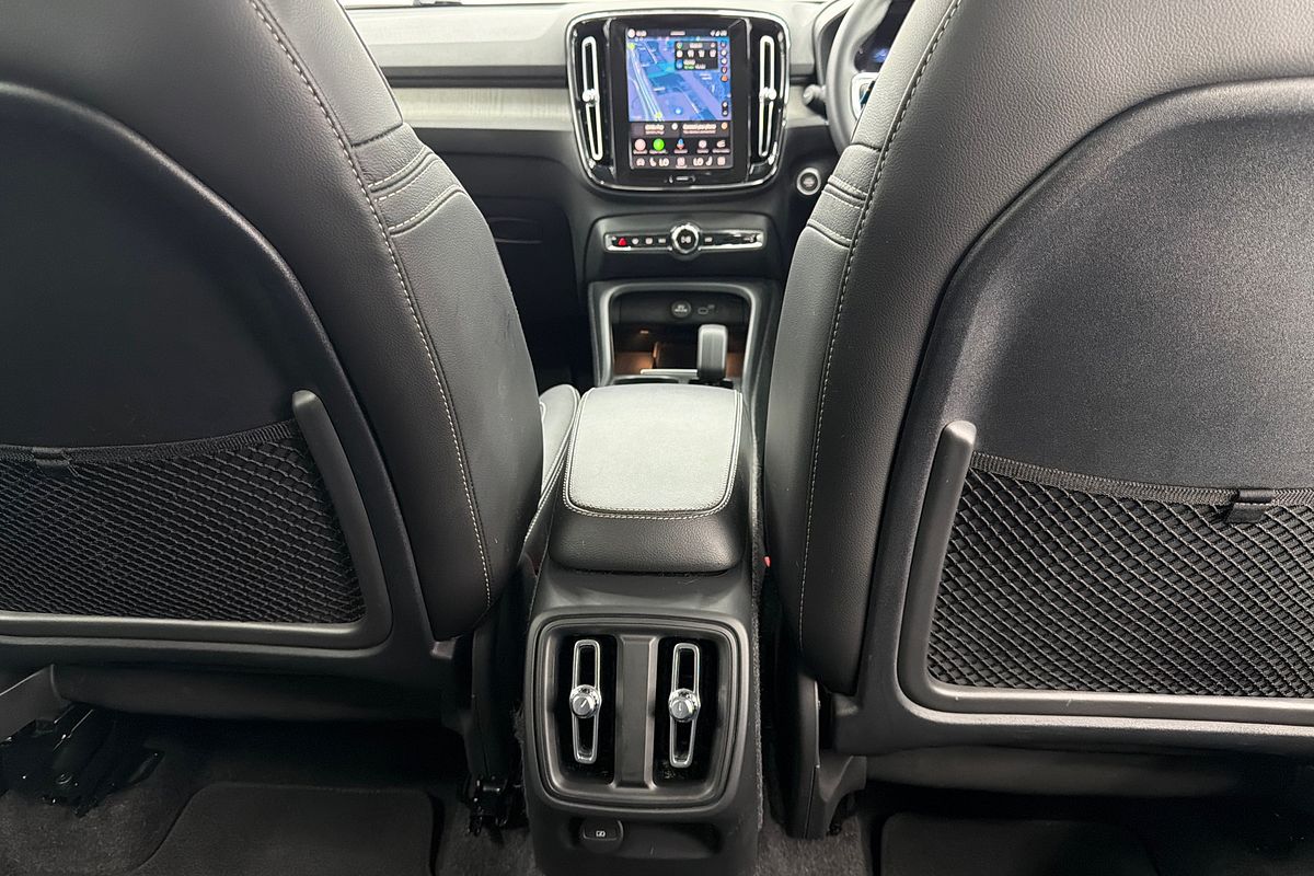 2023 Volvo XC40 Ultimate B4 Bright