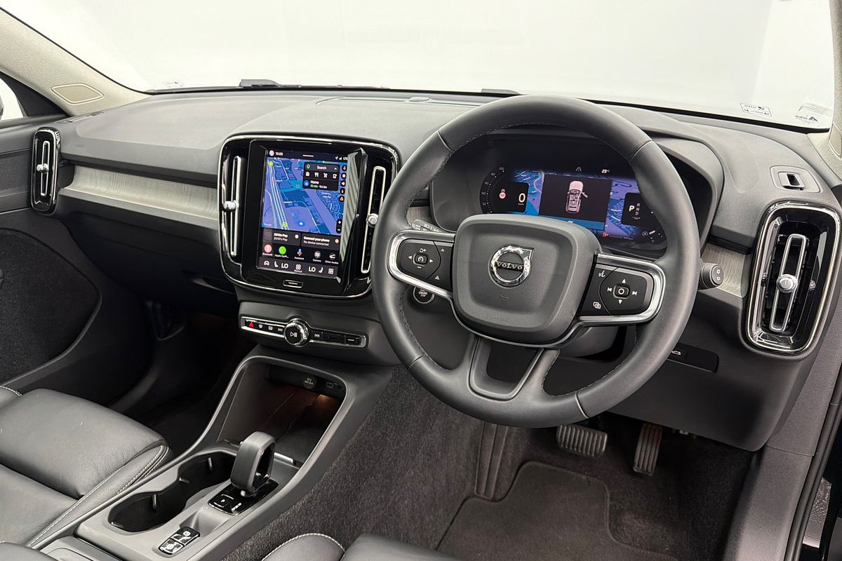 2023 Volvo XC40 Ultimate B4 Bright